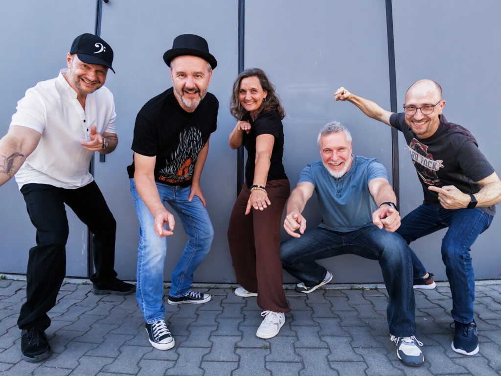 Ruby Fruit - we love to entertain you! Kontaktiere uns, wir freuen uns auf DICH!